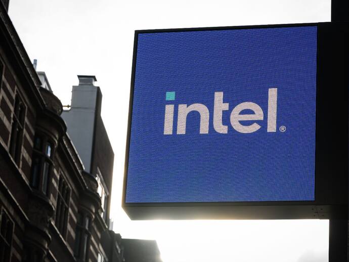 Intel Stock Jumps On Report Of Nvidia, Broadcom Weighing Chip Maker As Potential Supplier – Retail Lacks Confidence