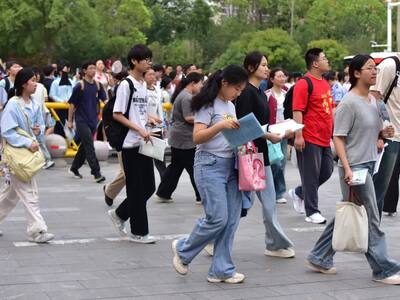 https://stocktwits.com/news-articles/markets/equity/chinas-top-ai-bots-from-alibaba-tencent-others-go-dark-on-key-features-during-high-stakes-gaokao-exam/chlEdBrRbUs