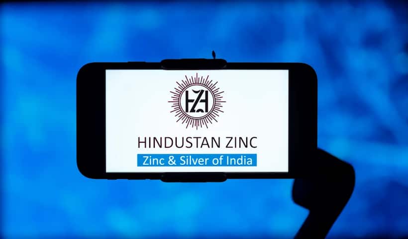 https://stocktwits.com/news articles/markets/equity/hindustan zinc slumps post block deal sebi ra warns of a fall to 450 if support breaks/chlrH3SRRc8