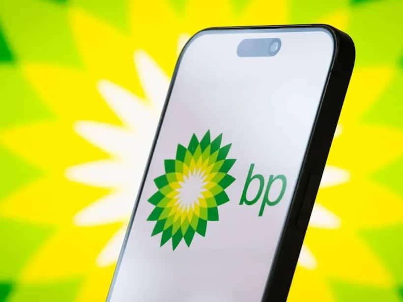 https://stocktwits.com/news articles/markets/equity/bp stock falls premarket as q1 profit halves on weak gas trading results retail mood dampens/chQCzV3RbLe