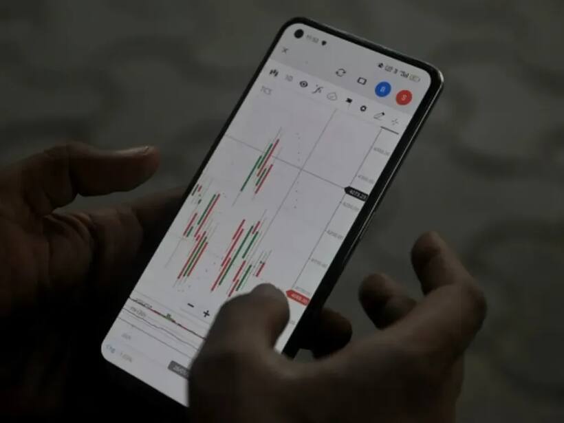 https://stocktwits.com/news articles/markets/equity/mmtc shares surge despite weak q4 sebi ra dwani patel sees rally till 88/ch0A0m4RbtB