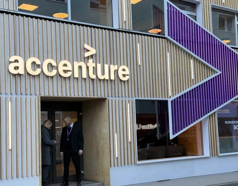 https://stocktwits.com/news articles/markets/equity/accenture analysts divided ahead of 2025 q3 print/chlYNOARRTO