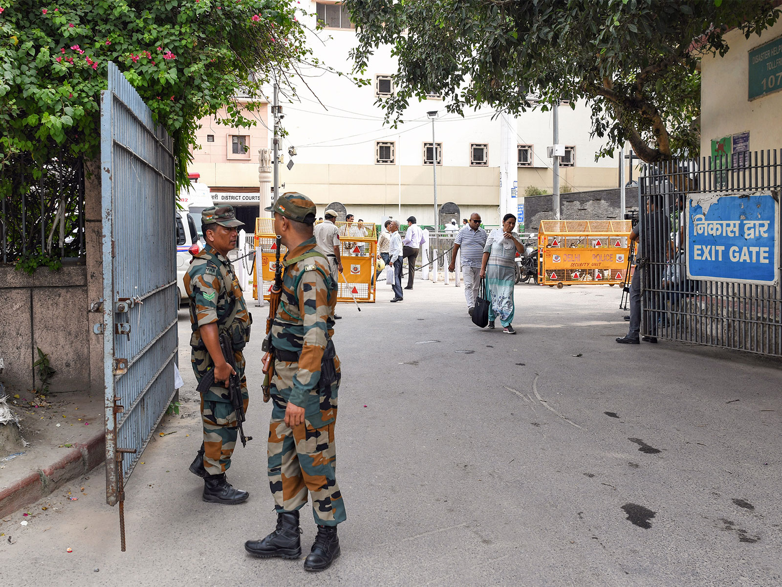 Rs 9.90 cr gold smuggling: Delhi court grants bail to 8 accused