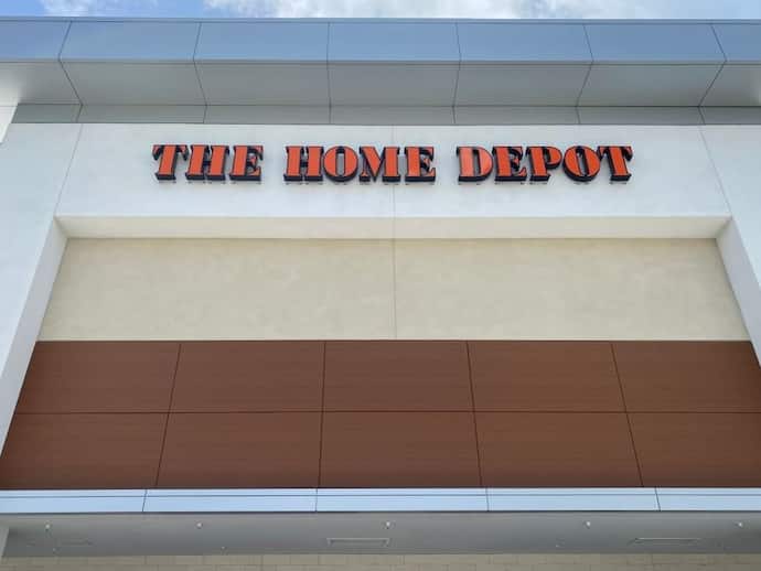 Home Depot Stock Falls Ahead Of Q4 Earnings As Low Builder Sentiment, Macro Uncertainty Weigh: Retail Sentiment Downbeat