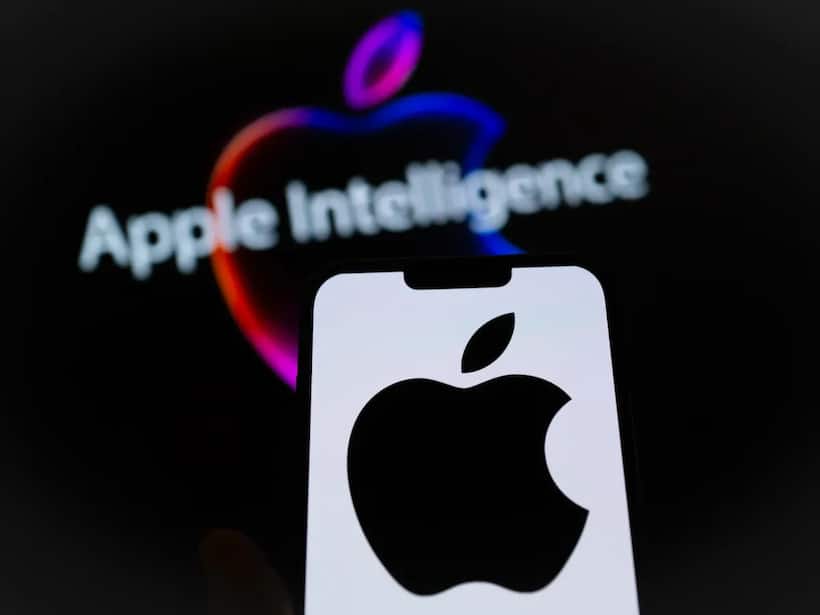 https://stocktwits.com/news articles/markets/equity/apple s ai siri launch reportedly pushed to 2026/chlLx8uRRGF