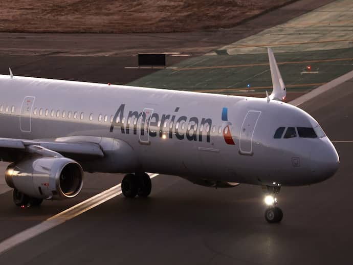 American Airlines Stock Set For Worst Day Since May 2024 After Weaker-Than-Expected Q1 Outlook: Retail Sentiment Sours