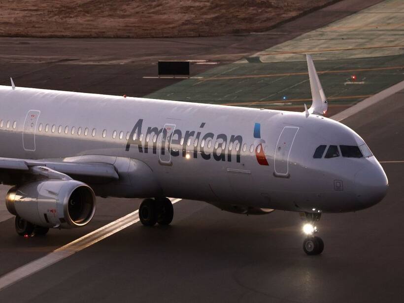 https://stocktwits.com/news articles/markets/equity/american airlines q1 2025 losses/chQF321RbWE