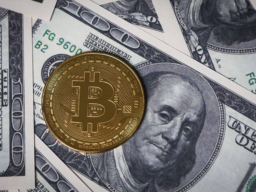 Bitcoin Holds Under $85K While SEC Considers Loosening Crypto Custody Rules – Retail Sentiment Improves