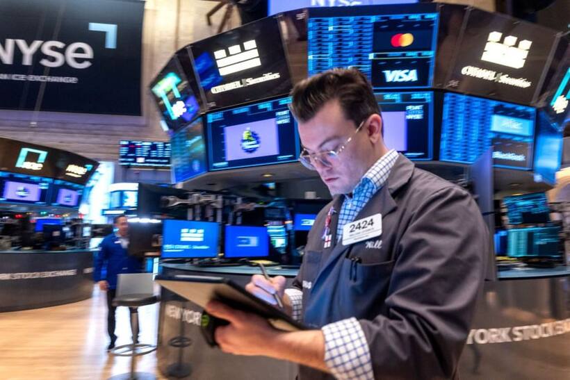 https://stocktwits.com/news articles/markets/equity/nasdaq sp 500 futures slip on fed jitters tariff risks/chi4AozRb1f