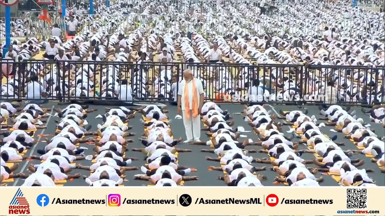 യോഗ ഗുരുവായി മോദി; കൊല്‍ക്കത്തയില്‍ അന്താരാഷ്ട്ര യോഗ ദിനാചരണം നയിച്ച് പ്രധാനമന്ത്രി