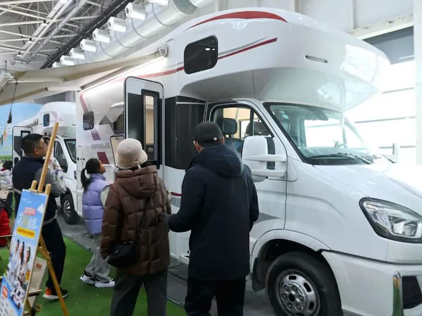 https://stocktwits.com/news articles/markets/equity/recreational vehicle maker winnebago slumps on weak preliminary q3 report as tariffs weak demand pressures bite/chkzZEDRbxM