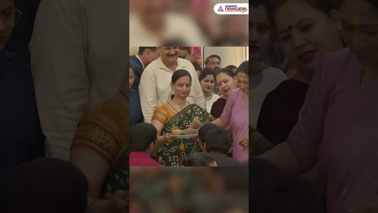 Delhi CM Rekha Gupta Celebrates Holi at Asha Kiran Shelter Home | Asianet Newsable