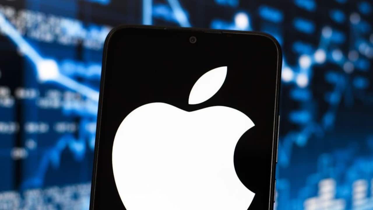 Apple Stock Is Down 15% In 2025, But One Analyst Warns Against Selling — Retail Isn’t Convinced