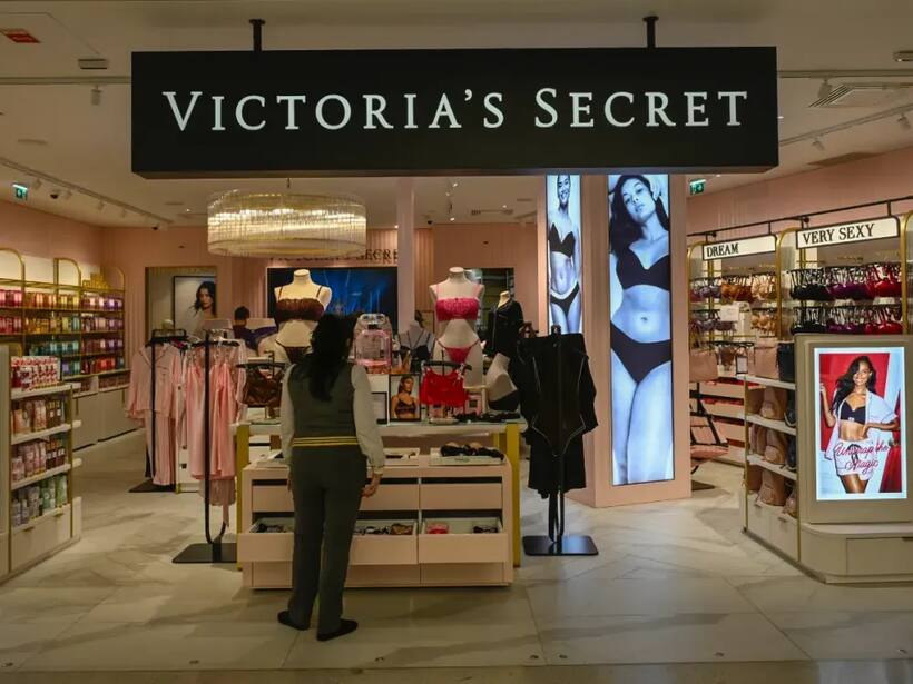 https://stocktwits.com/news articles/markets/equity/victorias secret issues soft q2 outlook flags 50 m tariff hit to annual profit but retail bulls remain calm/chlXobrRb6X