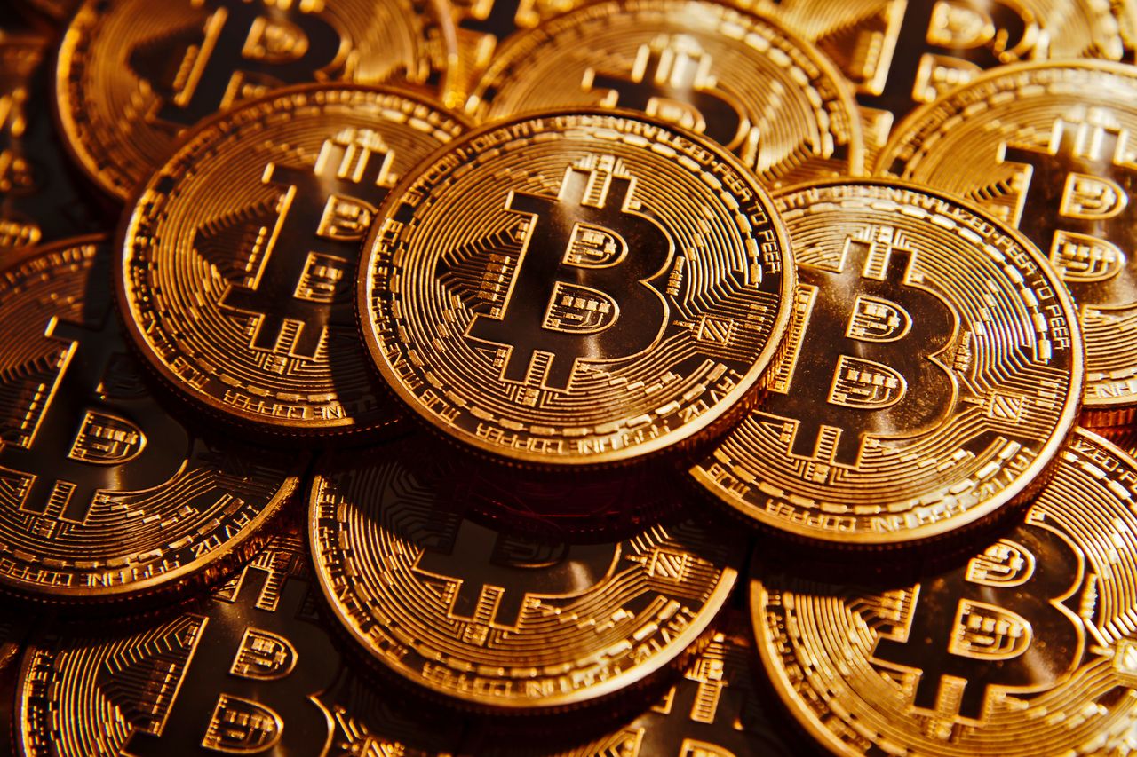 Cathie Wood Says Bitcoin's ‘Turn Is In’ Against Gold As BTC Reclaims The Upper Hand