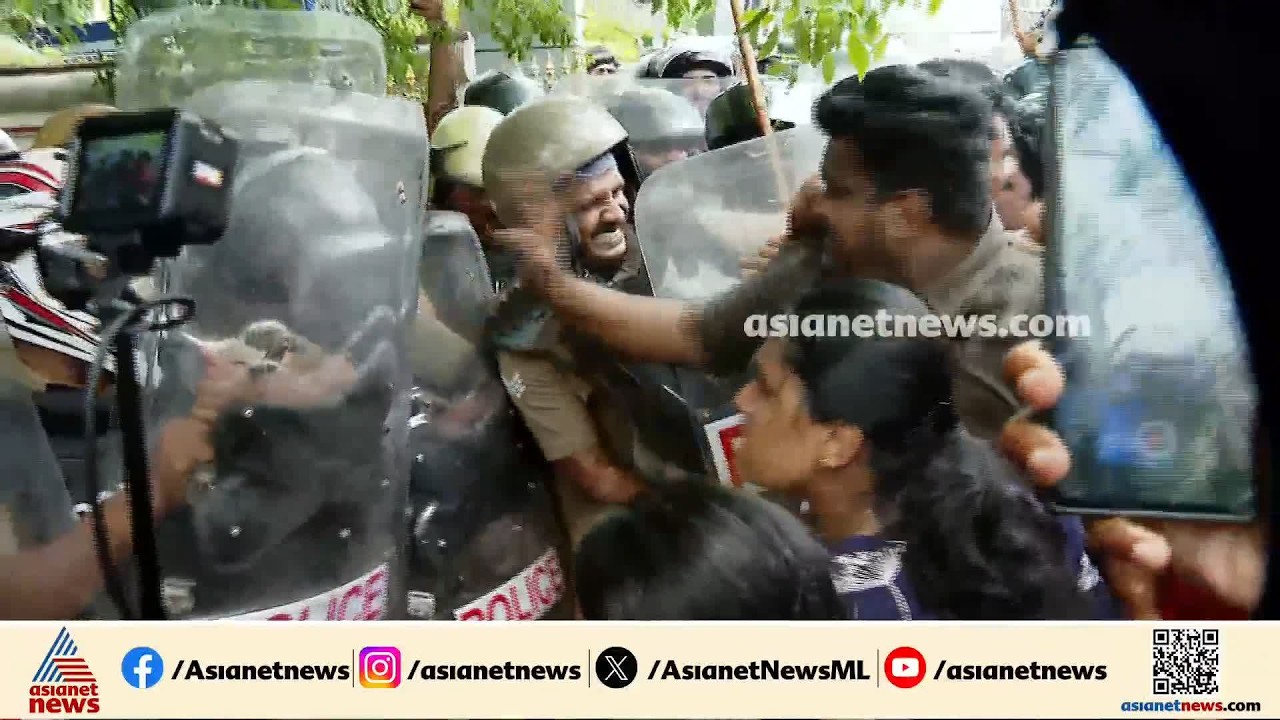 കേരള സർവകലാശാലയിലേക്ക് എസ്എഫ്ഐ നടത്തിയ മാർച്ചിൽ സംഘർഷം |SFI March