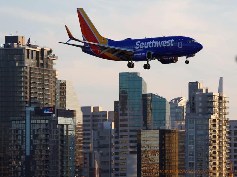 Southwest Airlines Stock In Spotlight On Federal Lawsuit For Operating Chronically Delayed Flights: Retail Sentiment Plummets
