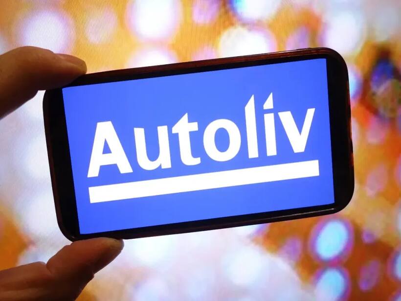 https://stocktwits.com/news articles/markets/equity/autoliv reiterates 2025 guidance long term growth target/chkuO6jRbwo