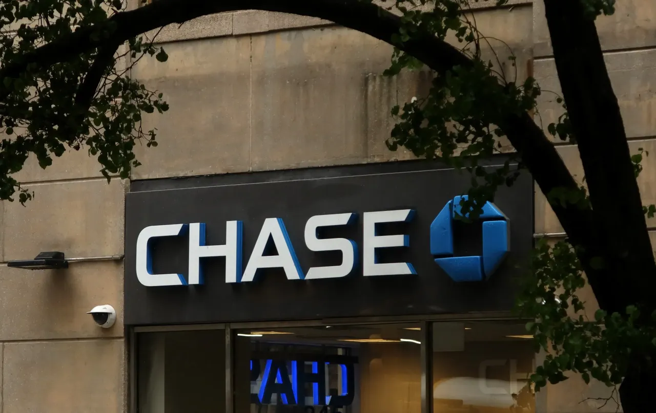 Sapphire Reserve Fee Hiked To $795 By JPMorgan – Here’s How It’s Challenging American Express Platinum Cards