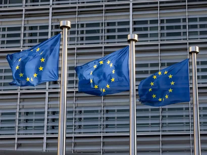 https://stocktwits.com/news articles/markets/equity/eu denies reports it is ready to accept flat 10 trump tariffs/chlnUTTRRRv