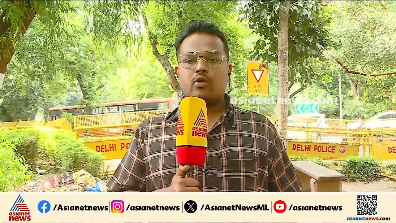 മാസപ്പടി കേസ്: എഫ്ഐആർ സ്റ്റേ ചെയ്യണം;സുപ്രീംകോടതിയിൽ ഹർജി സമർപ്പിച്ച് പിണറായിയും റിയാസും | Masappadi