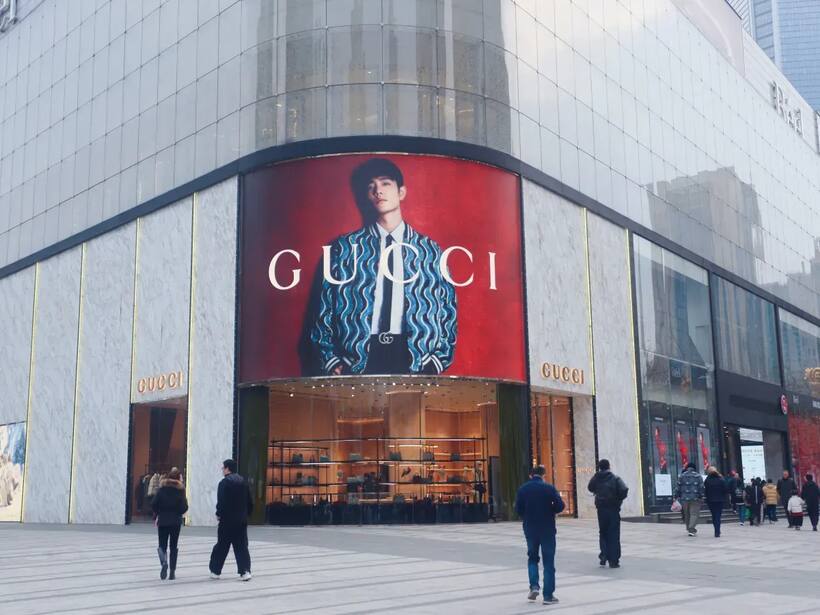 https://stocktwits.com/news articles/markets/equity/Gucci owner kering taps renaults luca de meo as first outsider ceo/chlYFBRRRTg