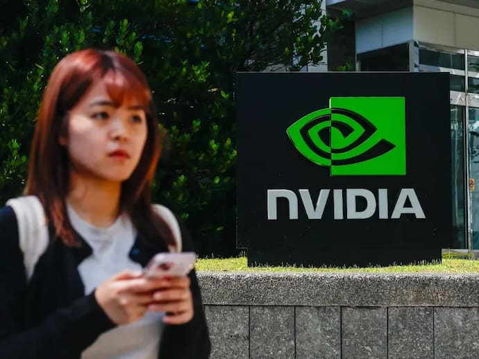 https://stocktwits.com/news-articles/markets/equity/analyst-sees-near-term-threat-for-nvidia-from-new-huawei-ai-chip/chQxknBRbh2