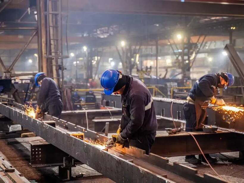 https://stocktwits.com/news articles/markets/equity/cleveland cliffs posts 495 m q1 loss halts non core operations/chifgOHRbk2