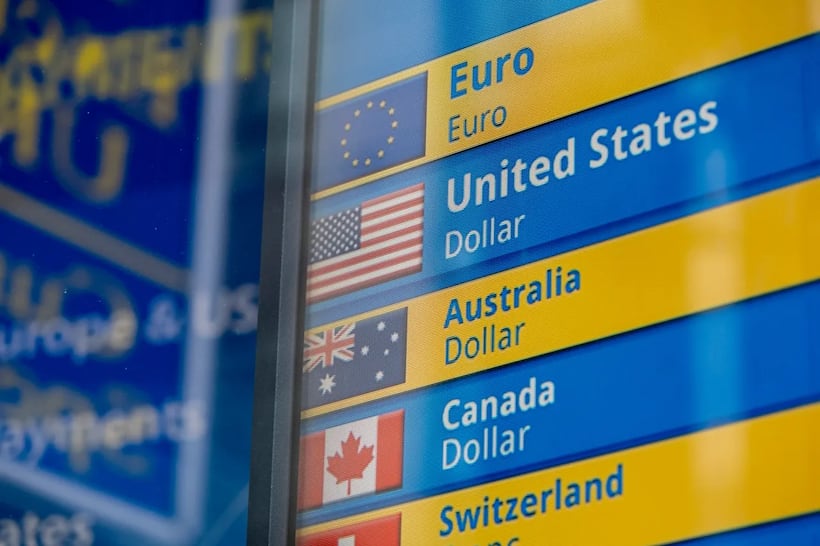 https://stocktwits.com/news articles/markets/equity/us dollar sentiment hits two decade low says bank of america/chlpRTwRRc5