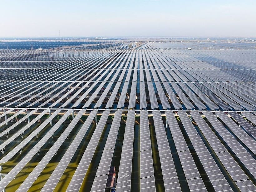 https://stocktwits.com/news-articles/markets/equity/us-solar-panel-tariffs-spark-debate-manufacturers-cheer-developers-warn-of-delays/chQSzi9RbX8