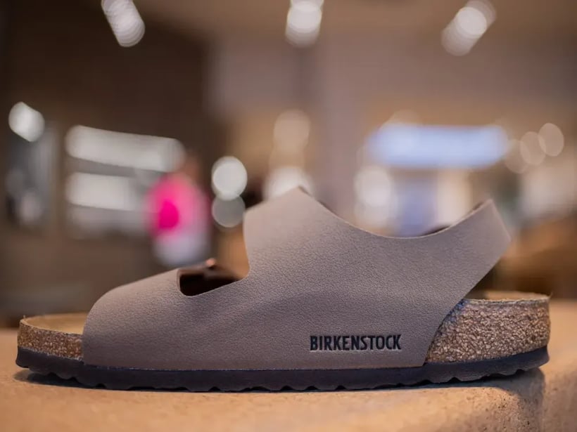https://stocktwits.com/news articles/markets/equity/birkenstock authorizes 200m buyback but retail remains cold/ch0AkaLRbti