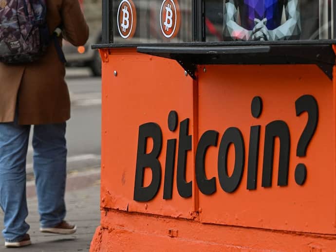 Bitcoin Nears Death Cross After US Tariffs Trigger $500M In Crypto Liquidations – Retail Traders Split On What’s Next