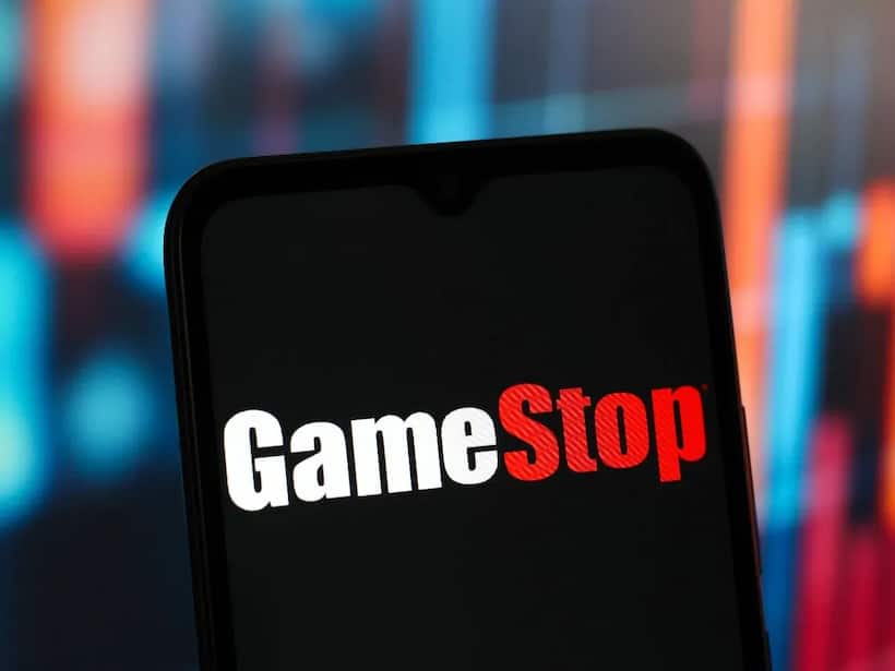 https://stocktwits.com/news articles/markets/equity/analyst questions gamestop strategy after bitcoin investment/chla6RqRb6R