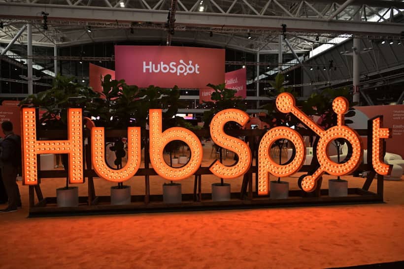 HubSpot Pulls Back In Premarket As Analyst Downgrades Stock On Valuation Concerns: Retail Mood Mixed