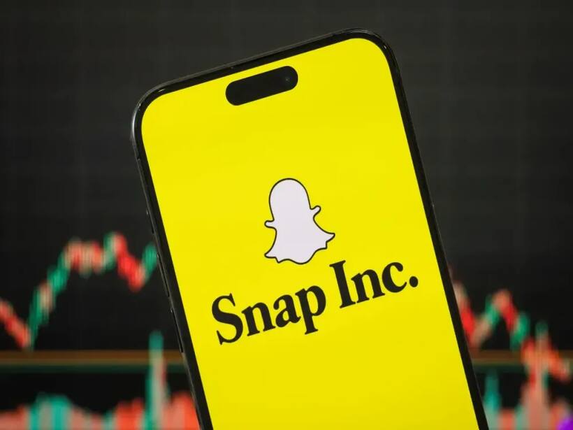 https://stocktwits.com/news articles/markets/equity/snap unveils futuristic specs ar glasses launching in 2026/chl7sLMRbzu