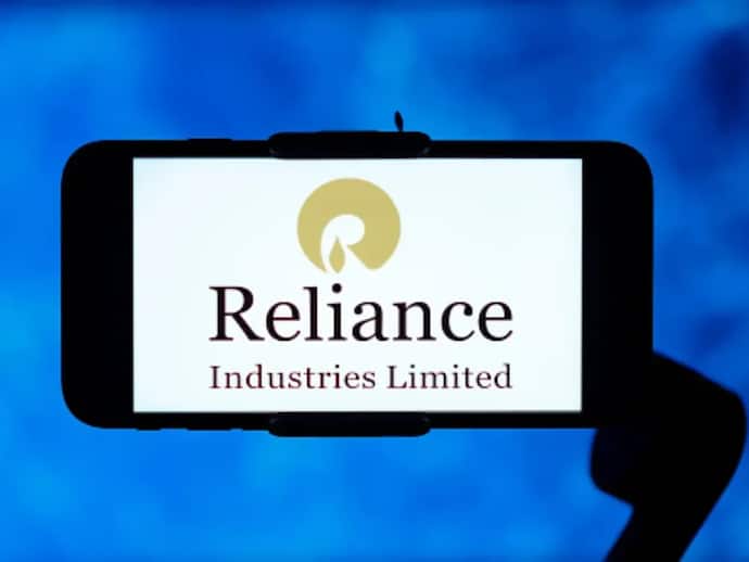 https://stocktwits.com/news-articles/markets/equity/what-to-do-with-reliance-share-before-earnings/chQp2pVRbWN