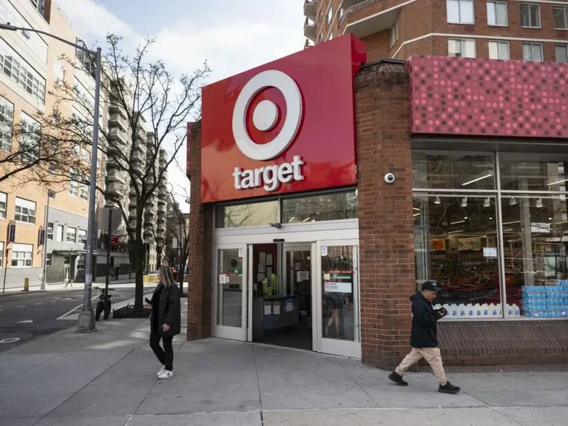 https://stocktwits.com/news articles/markets/equity/target stock downgraded analyst says struggles began before tariff storm/chi8czsRbmN