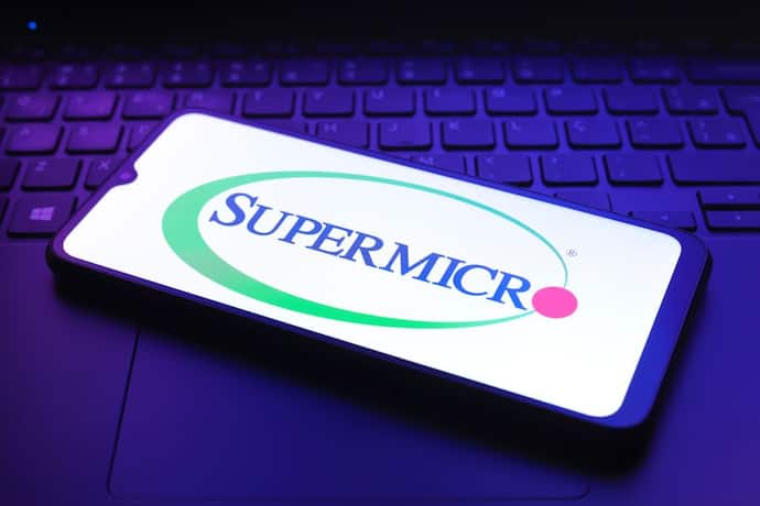 Super Micro Stock Crashes Below $30 Support Premarket As DeepSeek Fears Rattle AI Stocks: Retail Sentiment Mixed