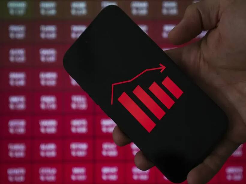 https://stocktwits.com/news articles/markets/equity/retail buzz swirls around genedx as shares sink 43 despite earnings beat/chLHAFdRbiO