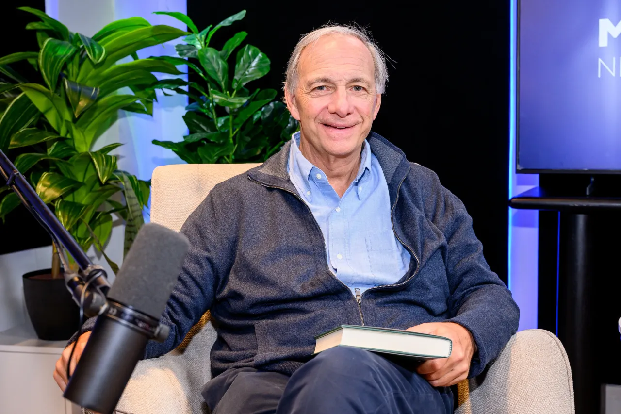 Ray Dalio Warns US Debt Crisis Looms, Urges Shift To Gold And Bitcoin 