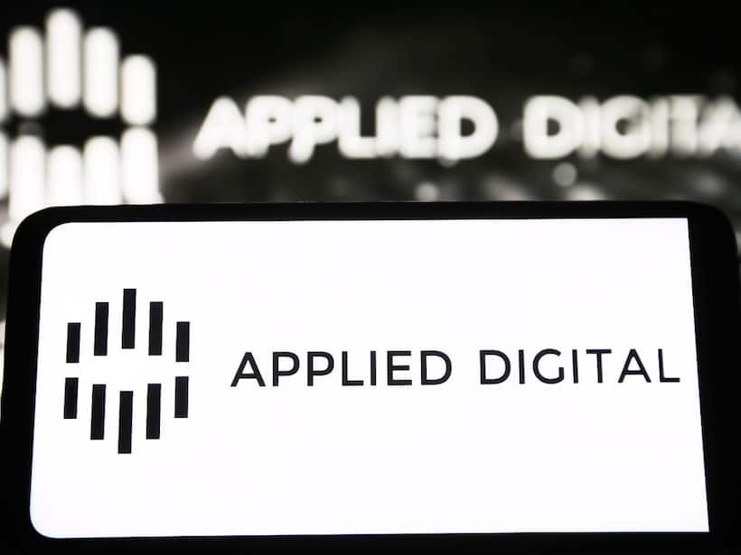 https://stocktwits.com/news articles/markets/equity/applied digital draws praise from analysts as ai lease deal gains traction/chkrhnHRbvH