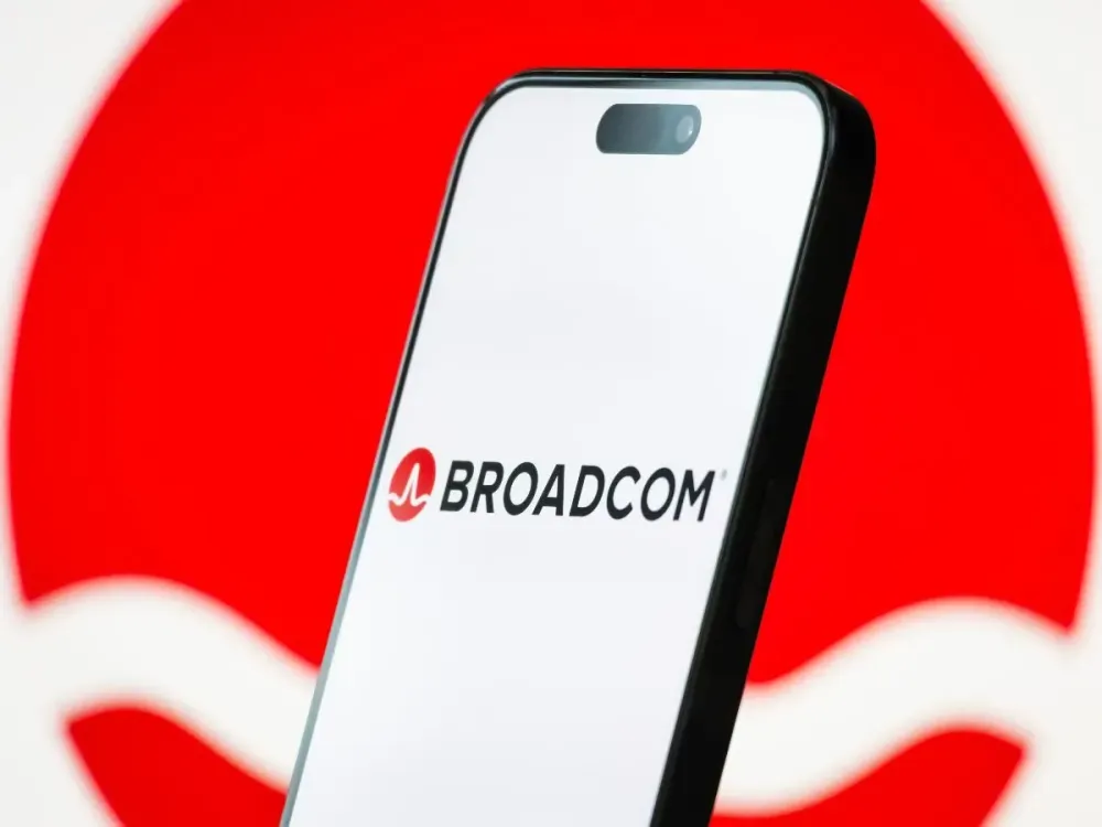 Broadcom Stock Rises After Company Rolls Out AI-Enhanced CloudHealth: Retail Remains Optimistic