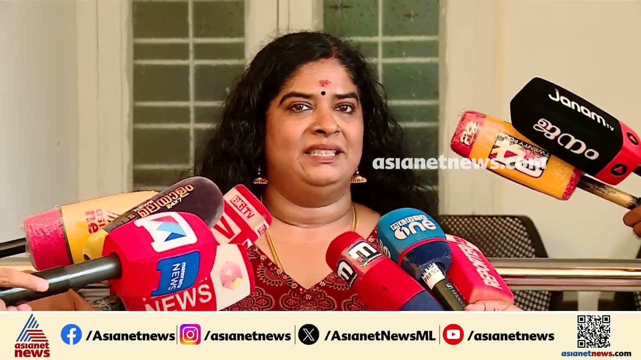 'ആ പേര് ഉച്ചരിക്കില്ല എന്നത് എന്റെ പൊളിറ്റിക്കലായ വാശിയാണ്, എഴുത്ത് രാഷ്ട്രീയപ്രവർത്തനം കൂടിയാണ്'