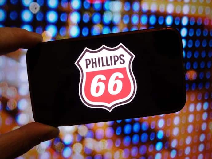 Phillips 66 Stock Falls After Sharp Drop In Q4 Profit, Retail Remains Bearish