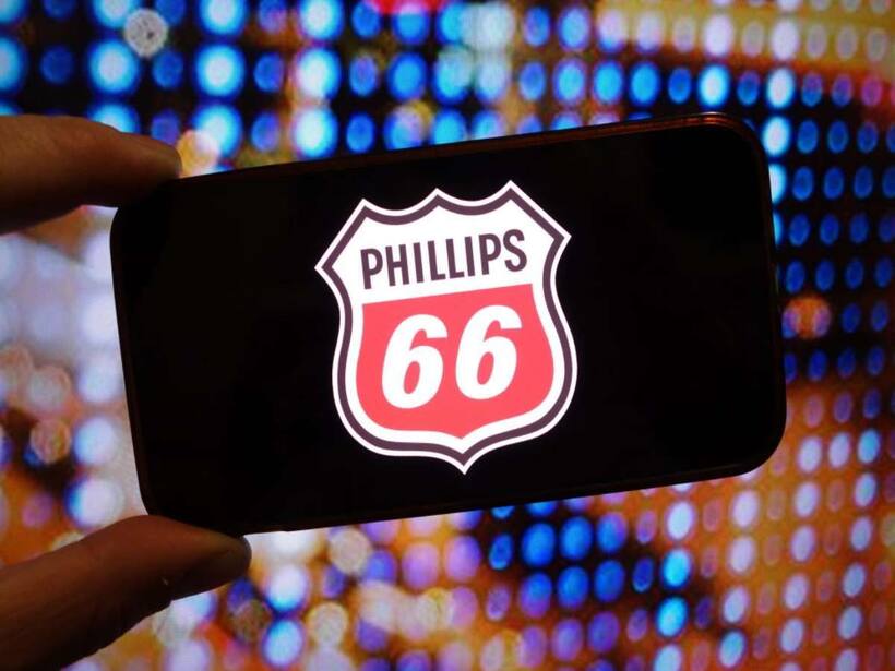 Phillips 66 Stock Falls After Sharp Drop In Q4 Profit, Retail Remains Bearish