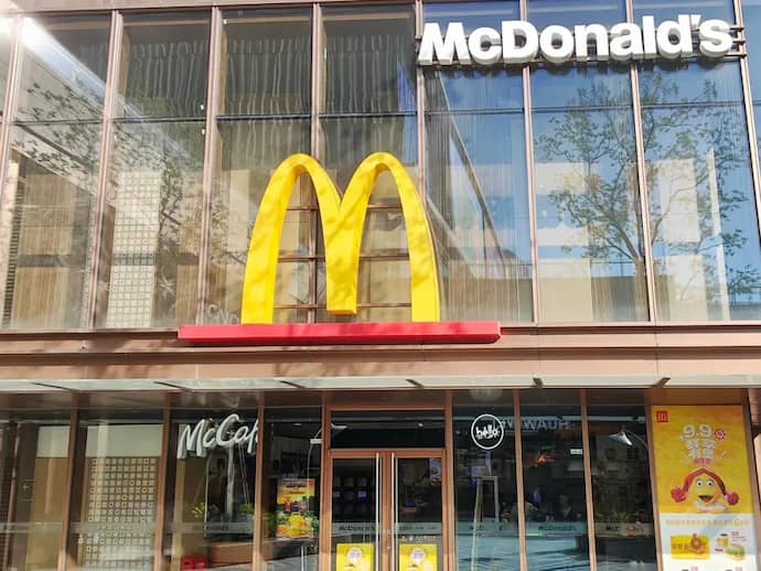 https://stocktwits.com/news-articles/markets/equity/wells-fargo-backs-mcdonalds-calls-it-a-key-defensive-stock/chQmKUhRbXs