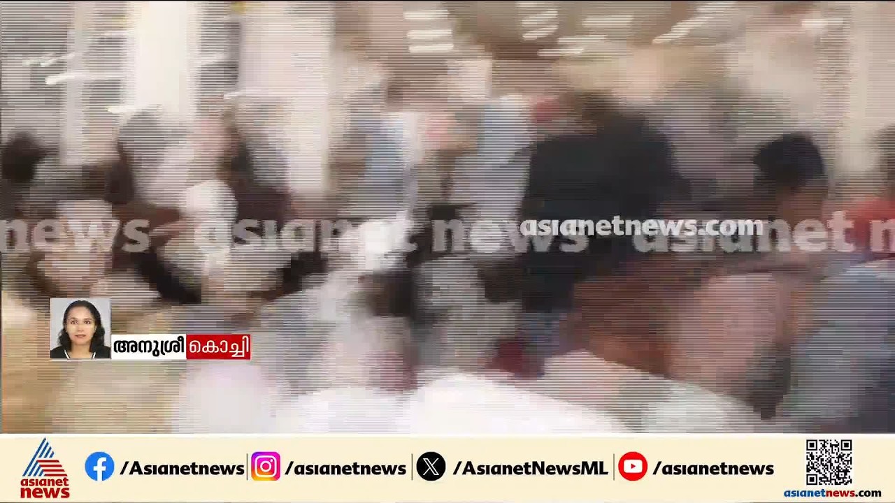 കൊച്ചി രാജ്യാന്തര വിമാനത്താവളത്തിൽ കുത്തിയിരുന്ന് പ്രതിഷേധിച്ച് യാത്രക്കാർ