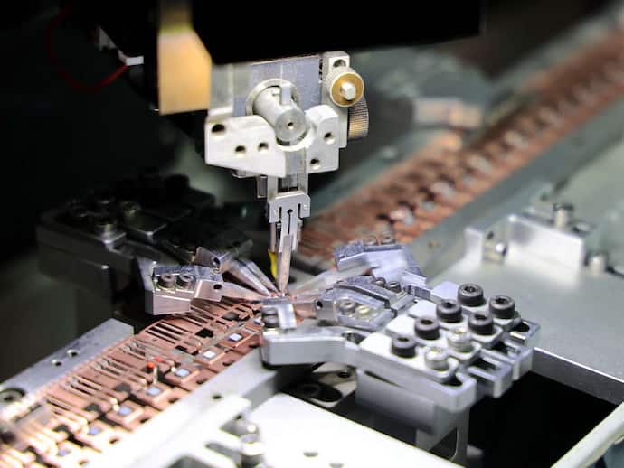 Applied Materials Keeps Retail Traders Bullish With Expanded $10B Buyback, Another Dividend Bump Amid Stock Slide