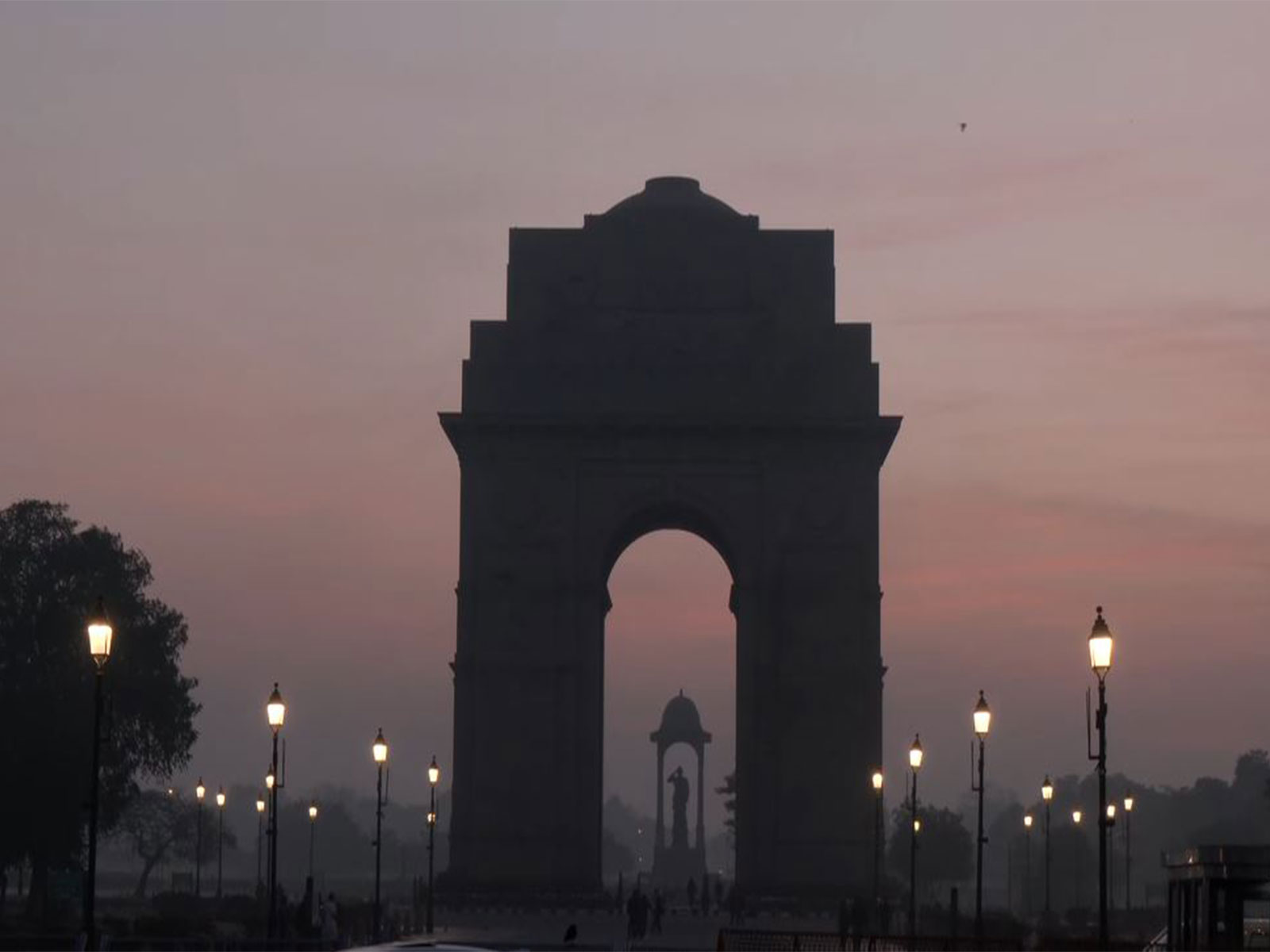 Delhi's air quality improves to 'moderate', AQI at 183 on Friday