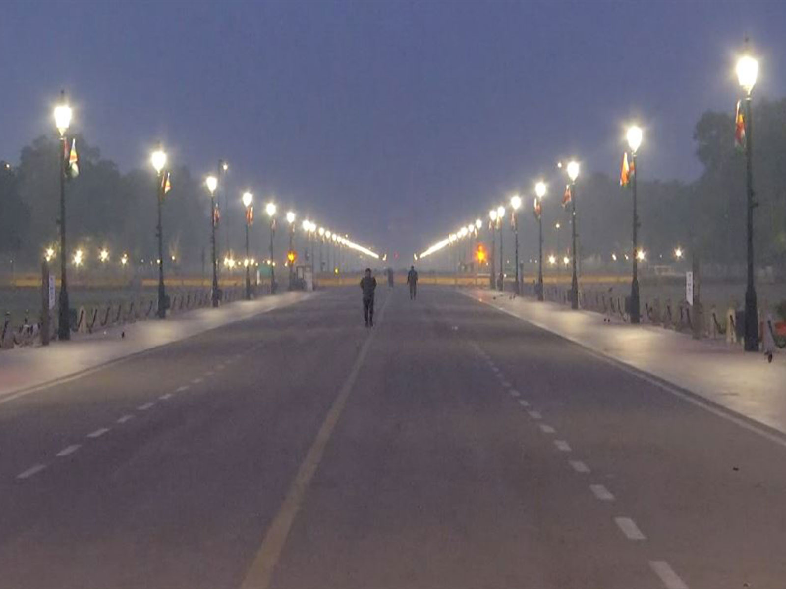 Delhi's air quality remains 'poor' with AQI at 209 on Thursday